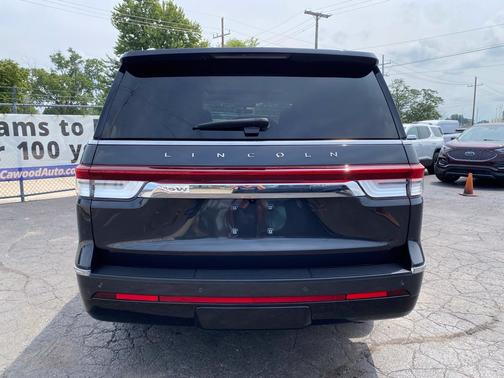 Starlight Gray Premium Colorant 2023 Lincoln Navigator Reserve