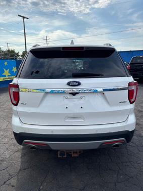 White Platinum Metallic Tri-Coat 2017 Ford Explorer Base