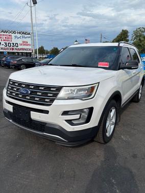 White Platinum Metallic Tri-Coat 2017 Ford Explorer Base