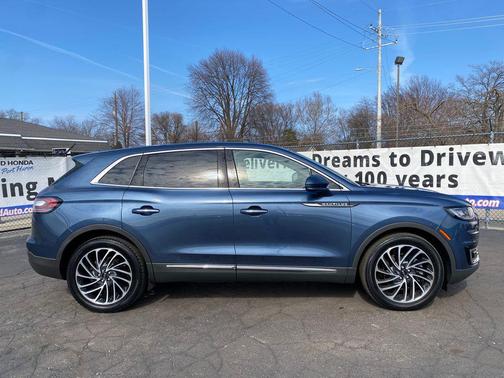 Blue Diamond Metallic 2019 Lincoln Nautilus Reserve