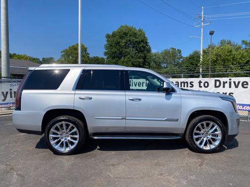 Radiant Silver Metallic 2020 Cadillac Escalade Base