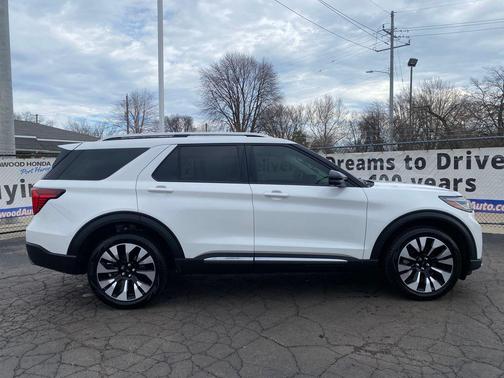 Space White Metallic 2025 Ford Explorer Platinum