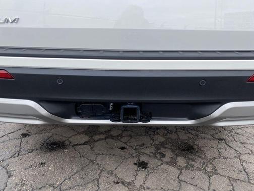 Space White Metallic 2025 Ford Explorer Platinum
