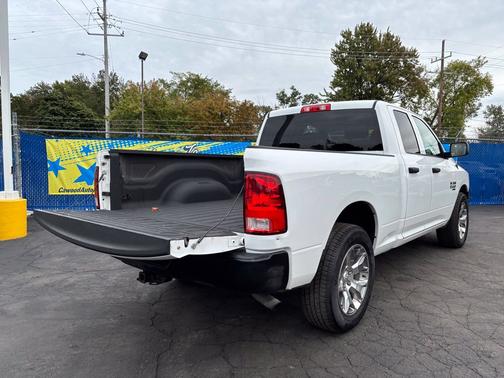 Bright White Clearcoat 2019 RAM 1500 Classic Tradesman