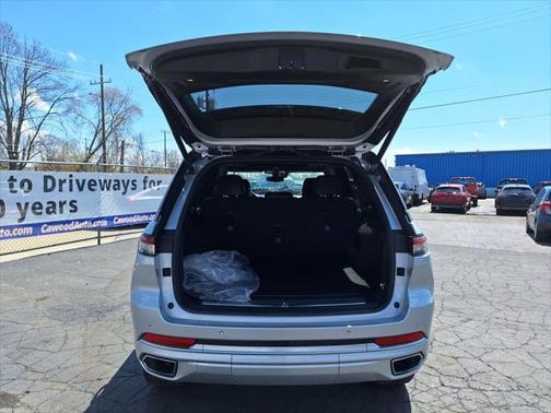 2022 Jeep Grand Cherokee Summit