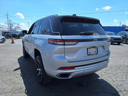 2022 Jeep Grand Cherokee Summit