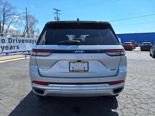 2022 Jeep Grand Cherokee Summit