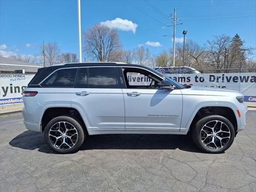 2022 Jeep Grand Cherokee Summit