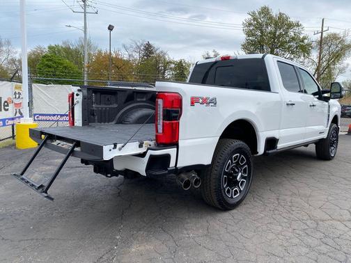 Star White Metallic Tri-Coat 2023 Ford F-350 Platinum
