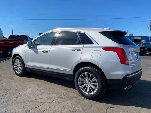 Radiant Silver Metallic 2017 Cadillac XT5 Base