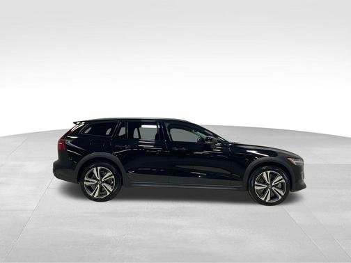 2025 Volvo V60 Cross Country Plus, B5 AWD Gas (mild hybrid)