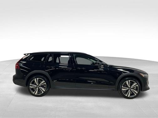 2025 Volvo V60 Cross Country Plus, B5 AWD Gas (mild hybrid)