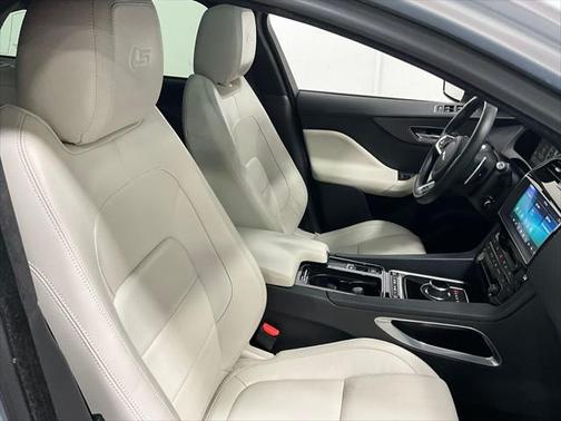 2017 Jaguar F-PACE First Edition