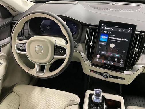 2026 Volvo XC90 B6 Ultra Dark Theme 7-Seater