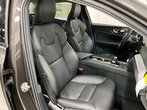 2025 Volvo S60 B5 Core