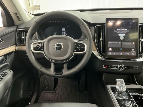 2025 Volvo XC90 B6 Core