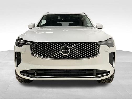 2025 Volvo XC90 B6 Core