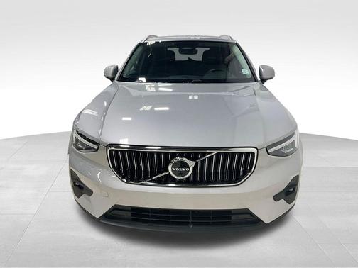 Silver Dawn Metallic 2025 Volvo XC40 B5 Plus Bright Theme