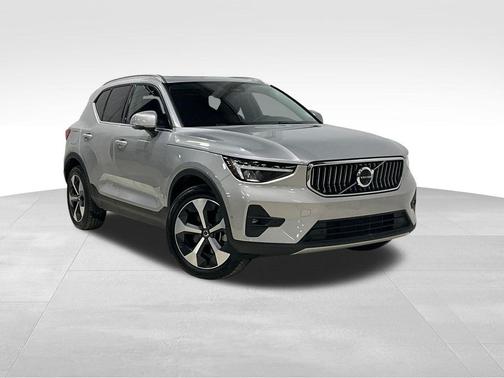 Silver Dawn Metallic 2025 Volvo XC40 B5 Plus Bright Theme
