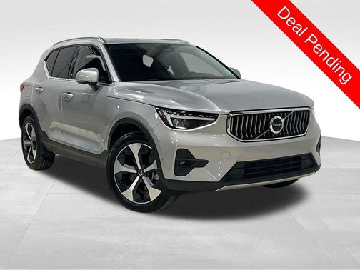 Silver Dawn Metallic 2025 Volvo XC40 B5 Plus Bright Theme