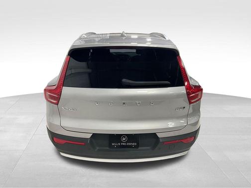 Silver Dawn Metallic 2025 Volvo XC40 B5 Plus Bright Theme