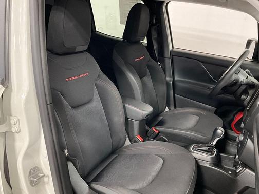 2023 Jeep Renegade Trailhawk