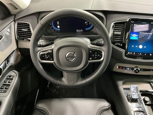 Onyx Black Metallic 2025 Volvo XC90 Plug-In Hybrid T8 Ultra 6-Seater