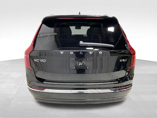 Onyx Black Metallic 2026 Volvo XC90 Plus, B6 AWD Gas (mild hybrid), Gasoline, Bright, 7 Seats