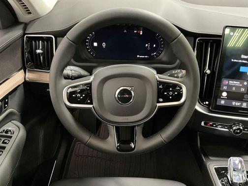 Onyx Black Metallic 2026 Volvo XC90 Plus, B6 AWD Gas (mild hybrid), Gasoline, Bright, 7 Seats