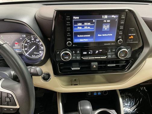 Magnetic Gray Metallic 2022 Toyota Highlander XLE