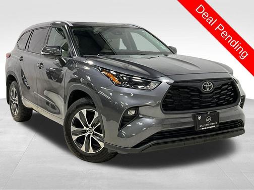 Magnetic Gray Metallic 2022 Toyota Highlander XLE