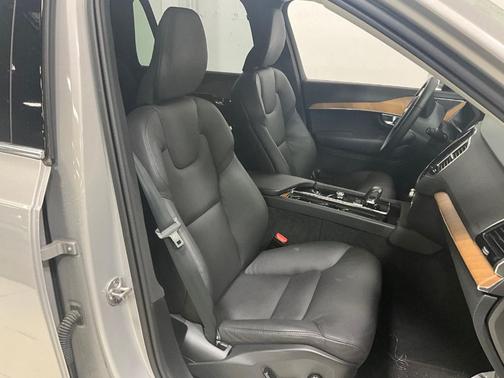 2024 Volvo XC90 B5 Plus Bright Theme