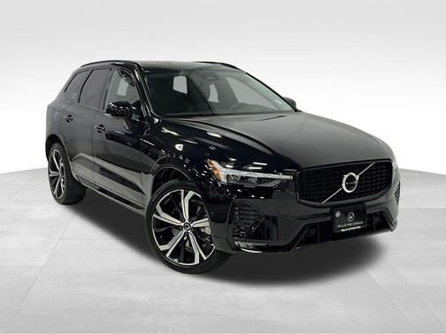 2023 Volvo XC60 B6 Ultimate Dark Theme