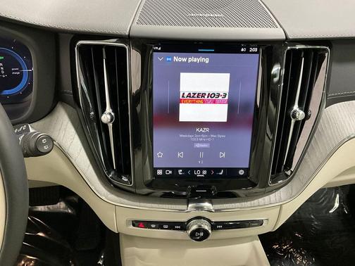 2024 Volvo XC60 Recharge Plug-In Hybrid T8 Ultimate Dark Theme
