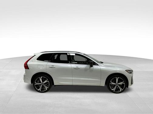 2024 Volvo XC60 Recharge Plug-In Hybrid T8 Ultimate Dark Theme