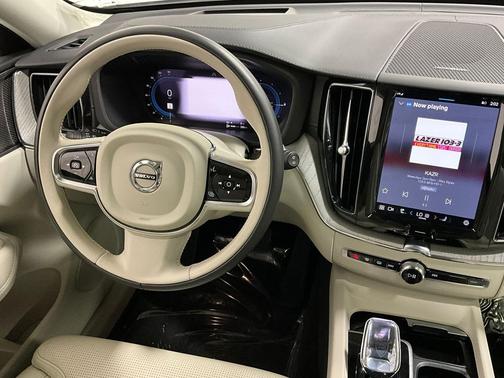 2024 Volvo XC60 Recharge Plug-In Hybrid T8 Ultimate Dark Theme