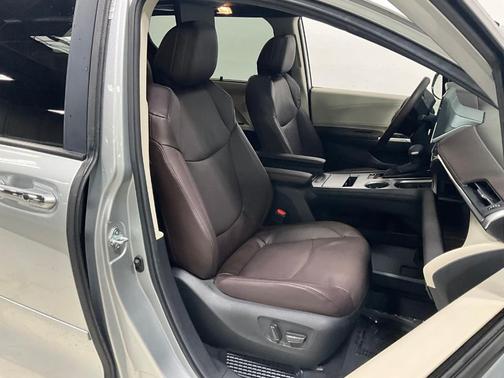 2024 Toyota Sienna Platinum 7 Passenger