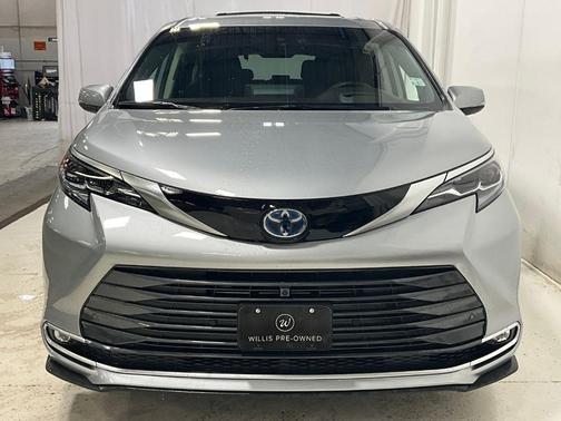 2024 Toyota Sienna Platinum 7 Passenger