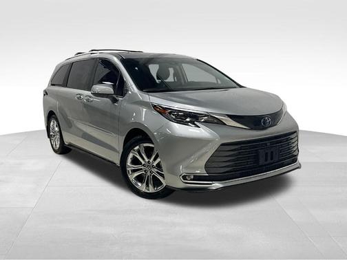 2024 Toyota Sienna Platinum 7 Passenger