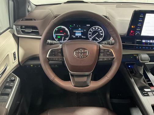 2024 Toyota Sienna Platinum 7 Passenger