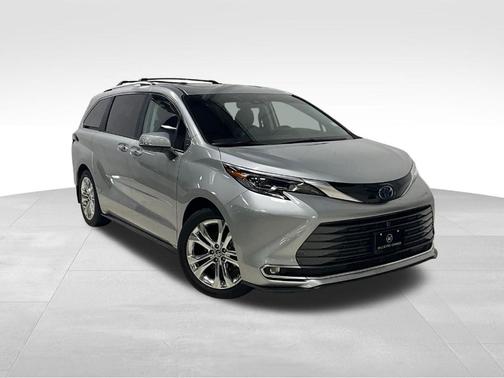 2024 Toyota Sienna Platinum 7 Passenger