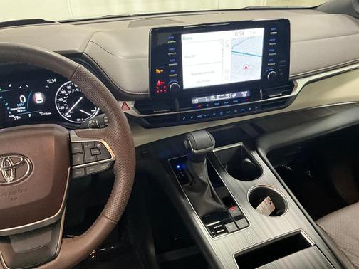 2024 Toyota Sienna Platinum 7 Passenger