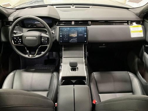 2026 Land Rover Range Rover Velar P250 SE R-Dynamic