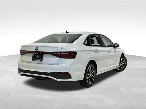 Pure White 2025 Volkswagen Jetta 1.5T Sport