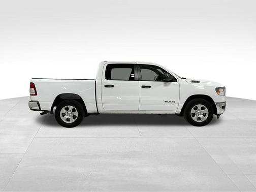Bright White Clearcoat 2024 RAM 1500 Big Horn/Lone Star