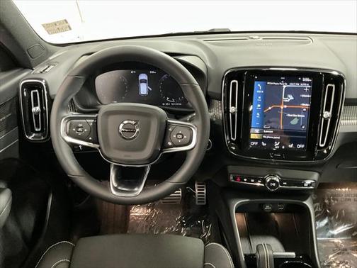2022 Volvo XC40 T5 R-Design