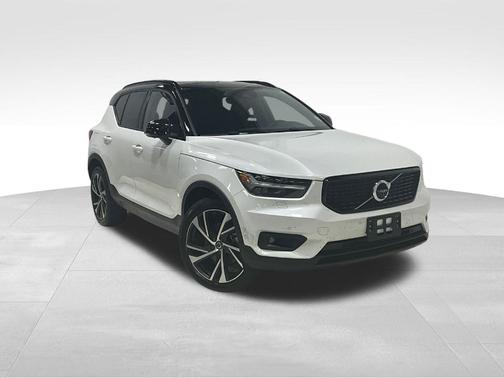 2022 Volvo XC40 T5 R-Design