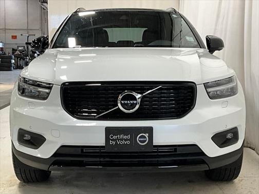 2022 Volvo XC40 T5 R-Design