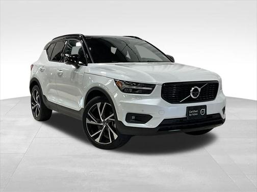2022 Volvo XC40 T5 R-Design