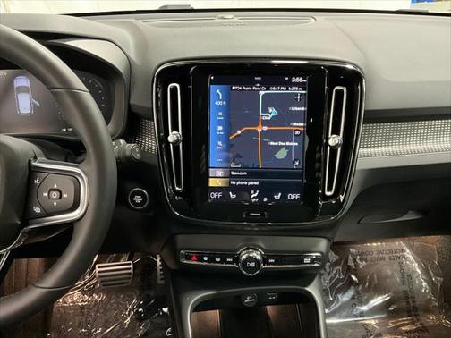 2022 Volvo XC40 T5 R-Design